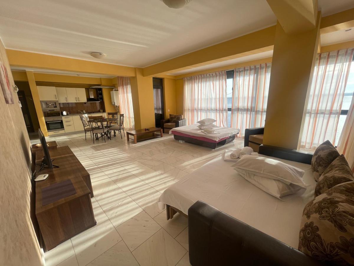 Sophia Lake View Suite Mamaia Exterior foto
