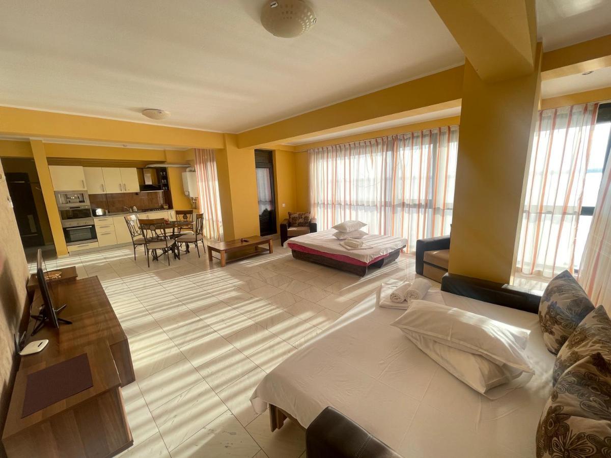 Sophia Lake View Suite Mamaia Exterior foto