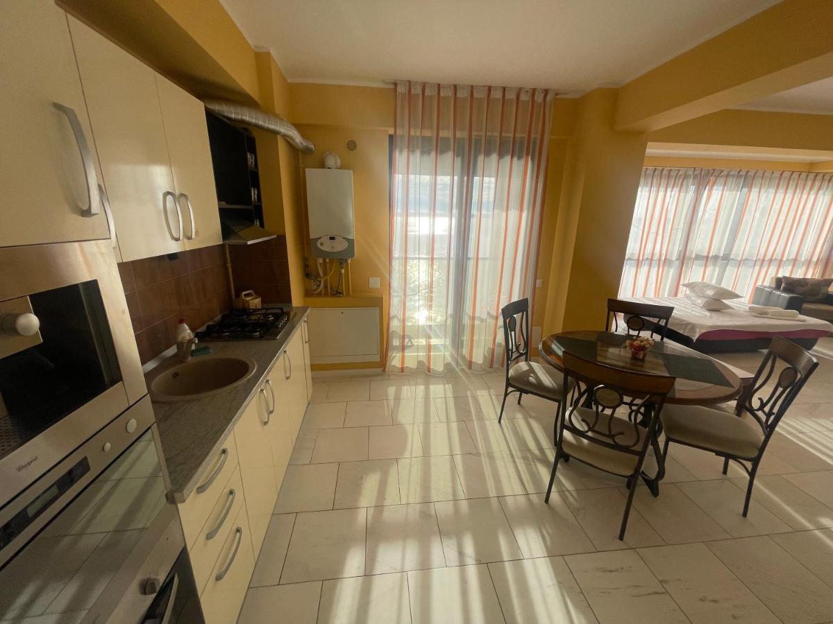 Sophia Lake View Suite Mamaia Exterior foto
