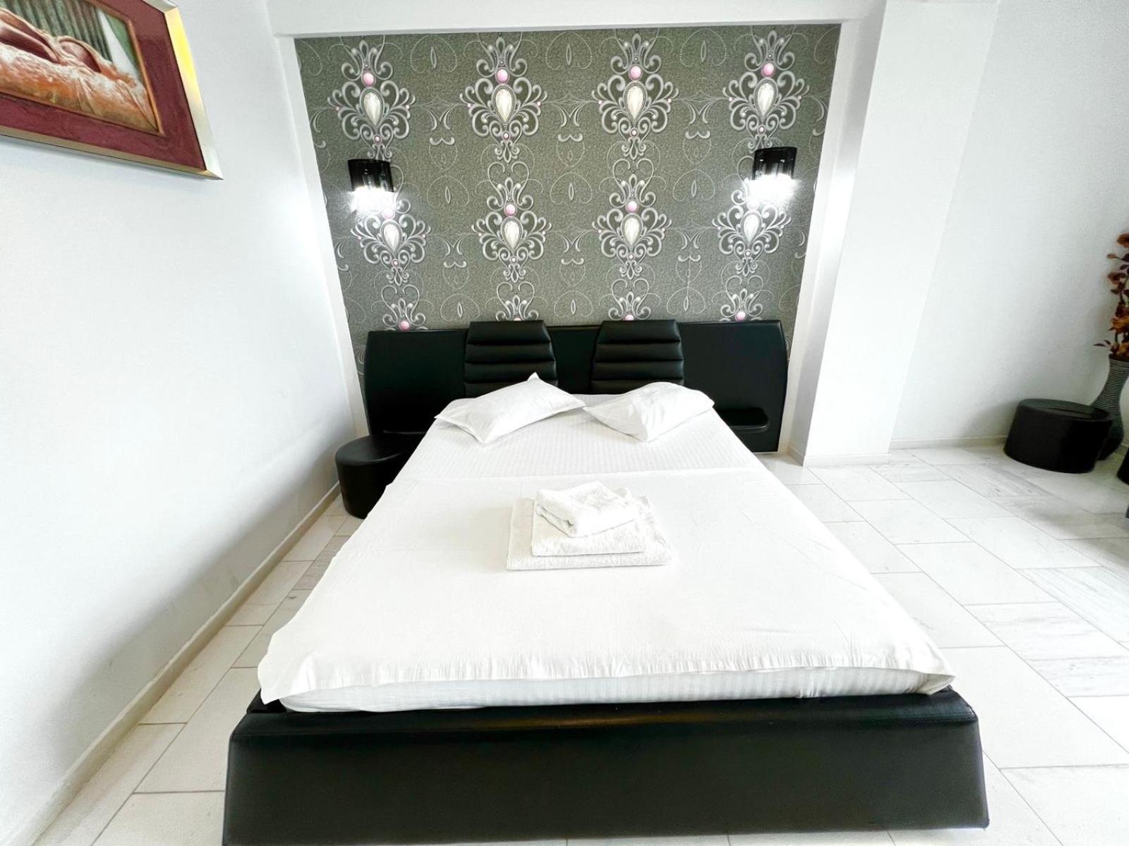 Sophia Lake View Suite Mamaia Exterior foto